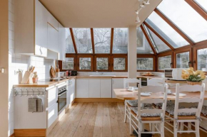 Huswell - Spacious and Cozy Home with Abundant Natural Light